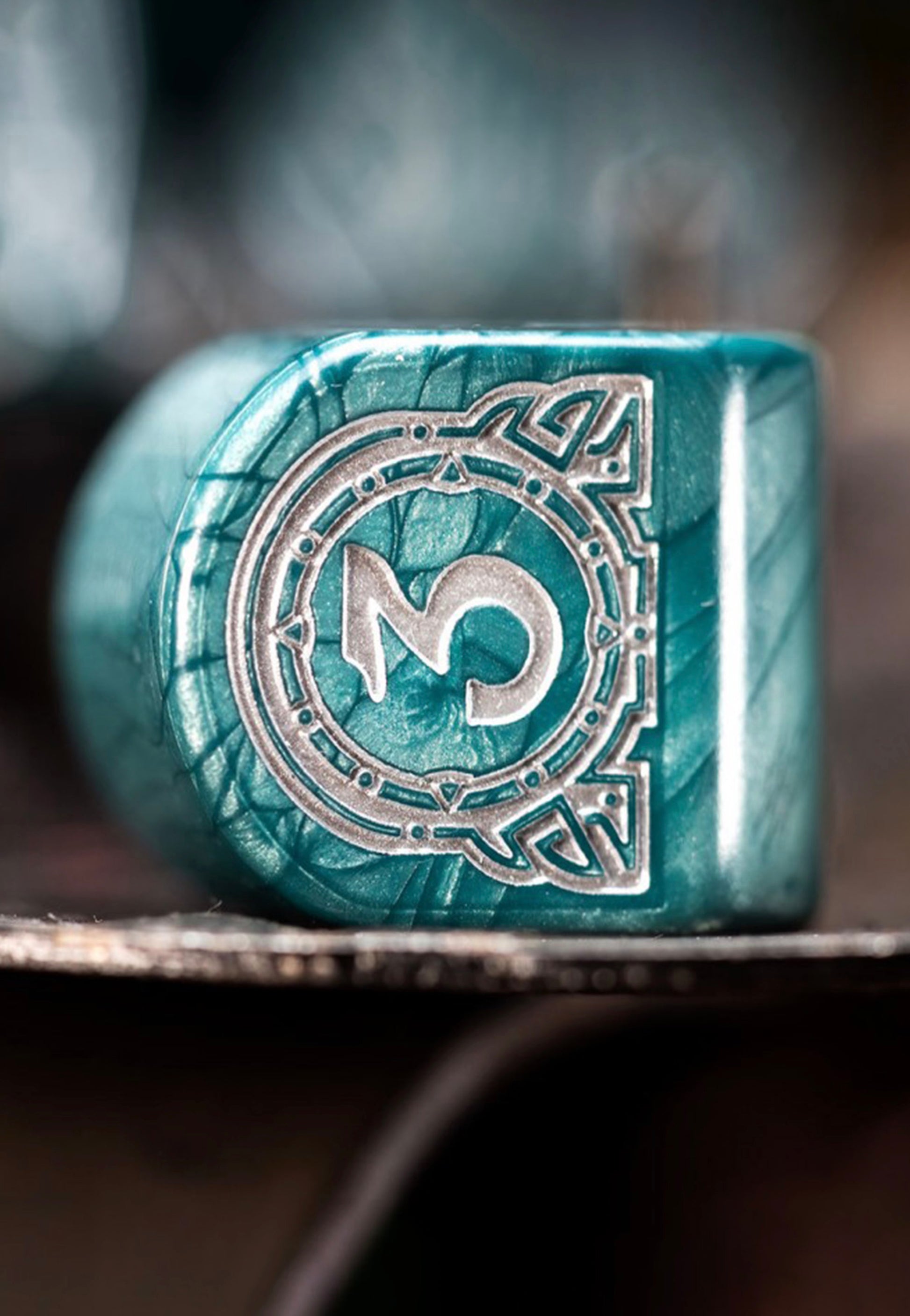 Q Workshop - Viking Modern Set Mjolnir - Dice | Neutral-Image