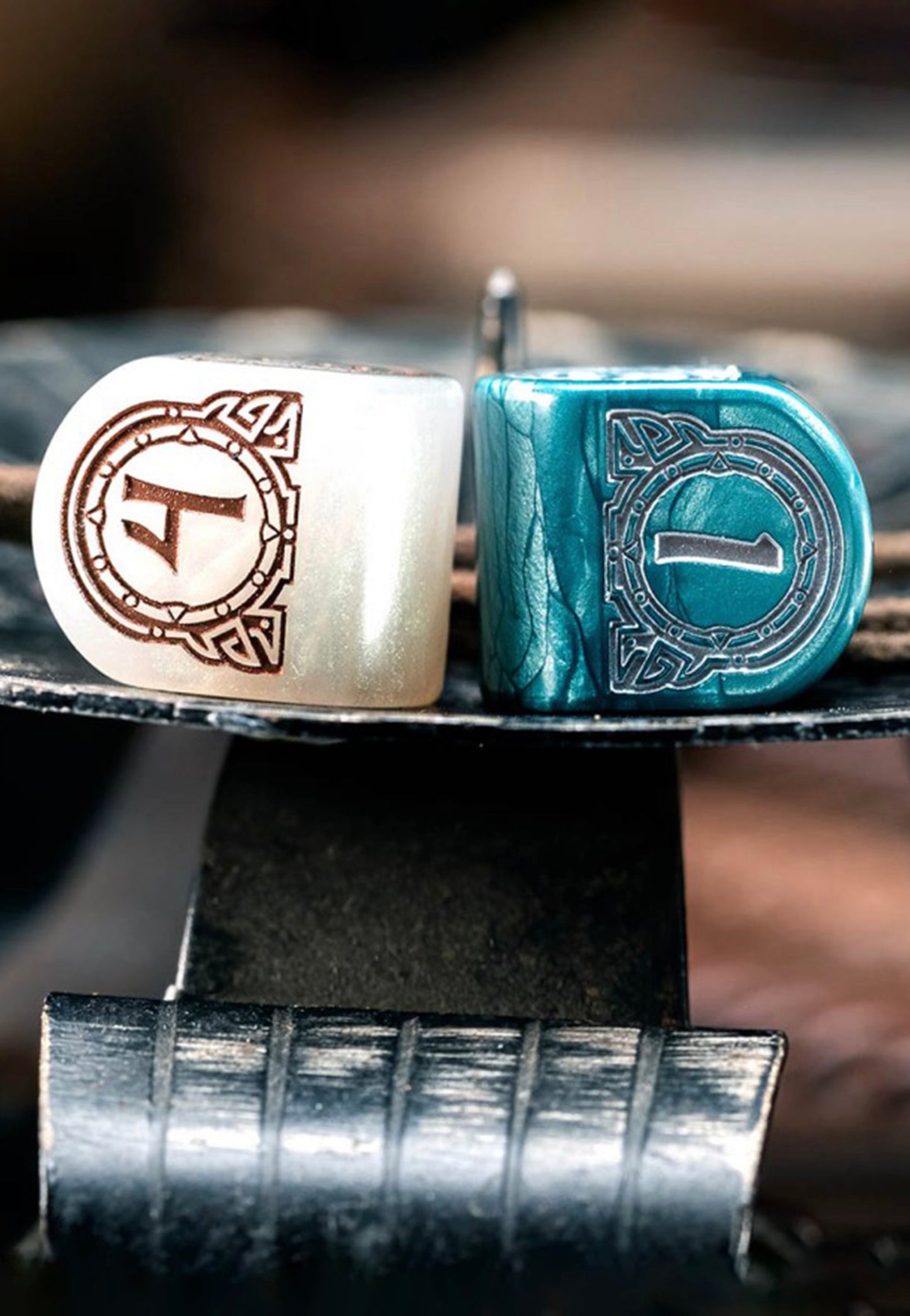 Q Workshop - Viking Modern Set Mjolnir - Dice | Neutral-Image